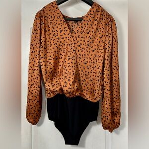 🧡 Haute Monde Animal Print Bodysuit – Size L (Fits Like M)